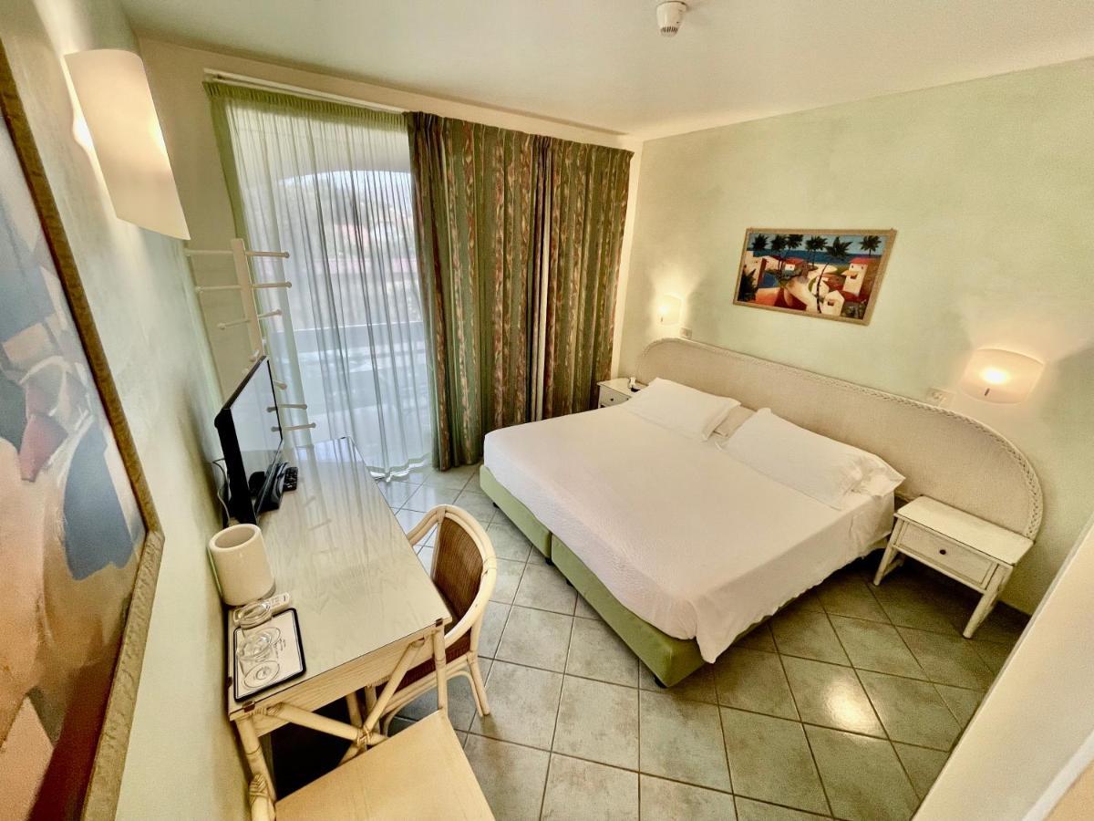 Hotel Meridiana Marina di Campo Pokoj fotografie