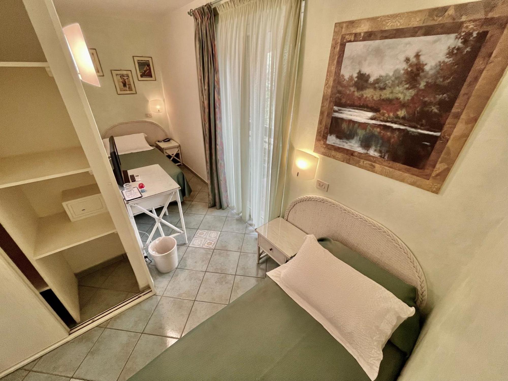 Hotel Meridiana Marina di Campo Pokoj fotografie